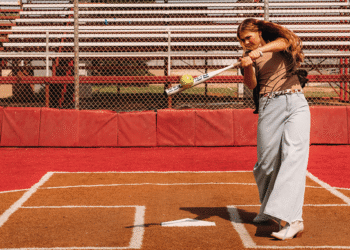 Hannah Wells swinging bat