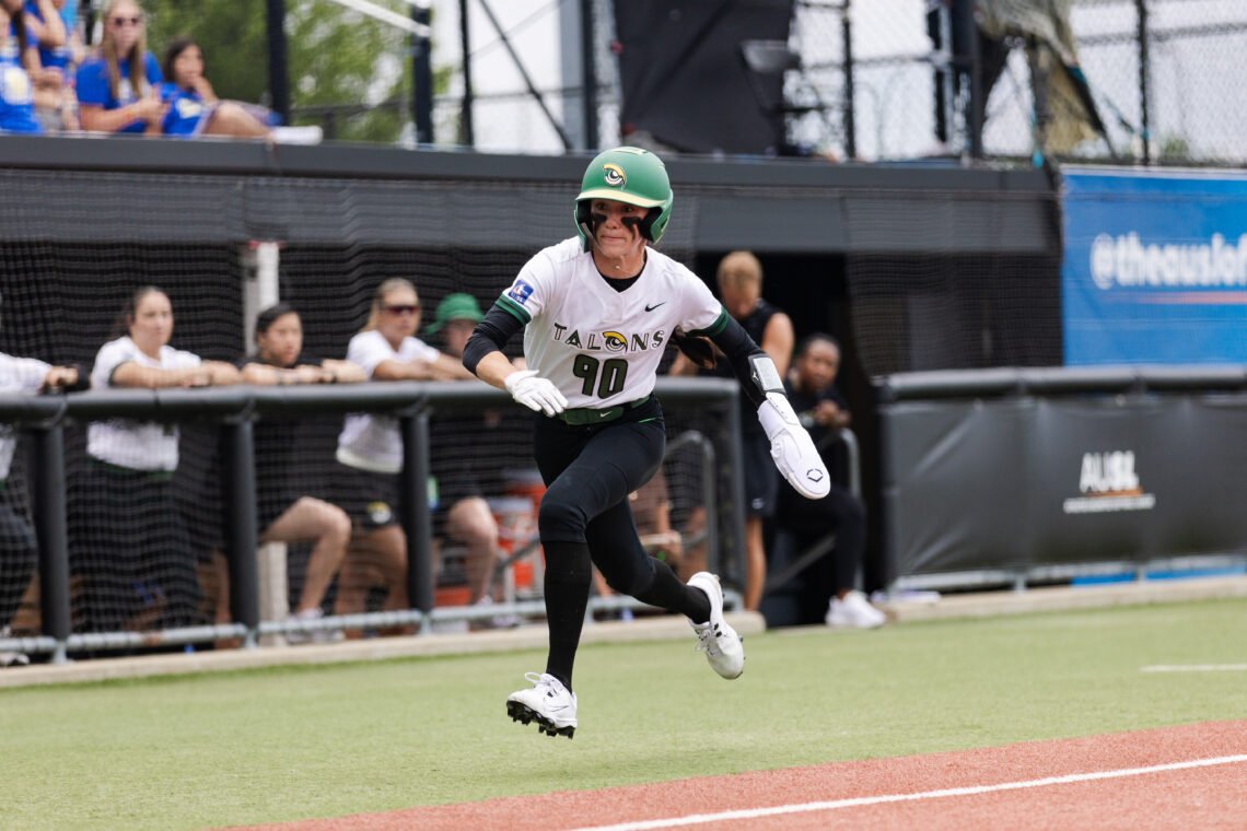 Talons player running from third.